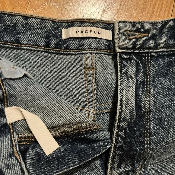 PacSun Black Frayed Hem Jean Shorts - Picture 2 of 3
